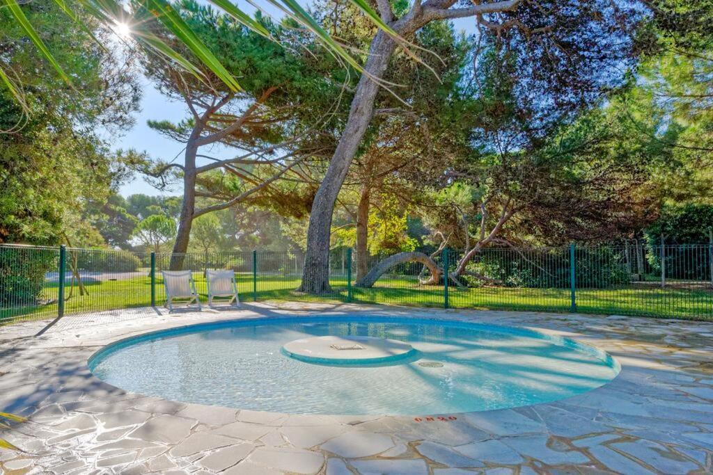 Aparthotel La badine Hyères Esterno foto